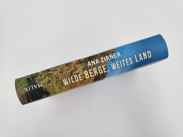 Innenansicht des Buches „Wilde Berge, weites Land“
