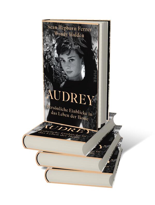 Bücherstapel des Buches „Audrey“