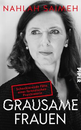Das Buchcover zeigt ein schwarz-weißes Porträt einer Frau mit intensiven Gesichtszügen und einem nachdenklichen Ausdruck. Der Hintergrund ist tiefschwarz, wodurch die Person stark hervorsticht. Der Titel „GRAUSAME FRAUEN“ ist in großen, weißen Buchstaben platziert und verleihen dem Cover einen kraftvollen Eindruck. Ein rotes Kästchen mit dem Untertitel „Schockierende Fälle einer forensischen Psychiaterin“ hebt wichtige Informationen hervor. Unten rechts ist das Verlagslogo „PIPER“ in kleinerer Schrift zu sehen.