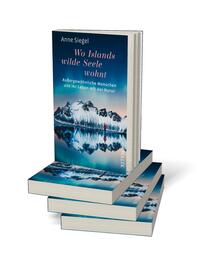 Bücherstapel des Buches „Wo Islands wilde Seele wohnt“