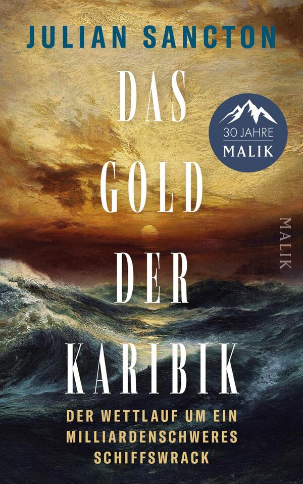 Das Buchcover zeigt eine stürmische Meereslandschaft unter einem goldbraunen, dramatischen Himmel; in der Bildmitte brechen dunkle, aufgewühlte Wellen. Oben steht der Autorenname JULIAN SANCTON in türkis-blauer Großschrift, die Titelschrift „DAS GOLD DER KARIBIK“ ist zentriert, groß und serifenbetont in Weiß, der Untertitel „DER WETTLAUF UM EIN MILLIARDENSCHWERES SCHIFFSWRACK“ erscheint unten in kleinen goldgelben Versalien. Atmosphäre: bedrohlich, episch.