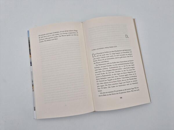 Außenansicht des Buches „Und vor uns die ganze Welt“