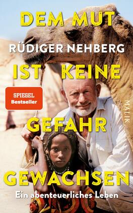 Das Buchcover zeigt eine abenteuerliche Szene mit einem lächelnden Mann und einem Mädchen, die vor einem Kamel sitzen. Der Hintergrund ist sandig und vermittelt eine Wüstenatmosphäre. Die Titelzeilen „DEM MUT IST KEINE GEFAHR GEWACHSEN“ und der Autor „RÜDIGER NEHBERG“ sind in auffälligen gelben Buchstaben gestaltet, während der Hinweis „SPIEGEL Bestseller“ in einem weißen Kasten hervorsticht. Die Typografie ist klar und gut lesbar, was zur einladenden Wirkung des Covers beiträgt.