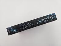 Außenansicht des Buches „Twisted“