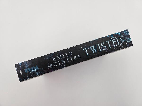 Außenansicht des Buches „Twisted“