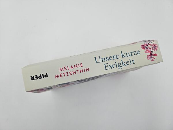 Innenansicht des Buches „Unsere kurze Ewigkeit“