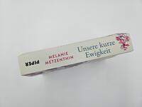 Innenansicht des Buches „Unsere kurze Ewigkeit“
