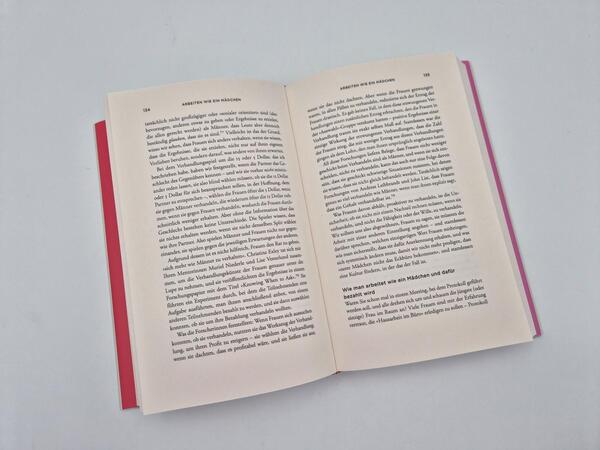 Außenansicht des Buches „FEMONOMICS“