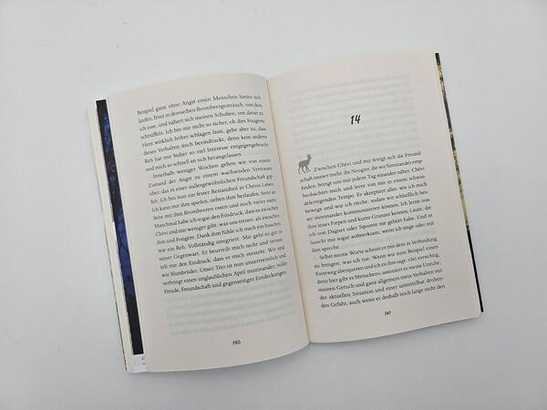 Außenansicht des Buches „Leben unter Rehen“