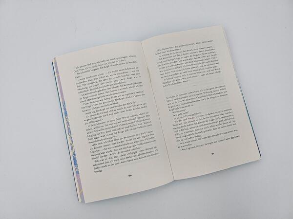 Außenansicht des Buches „Trust in Me“