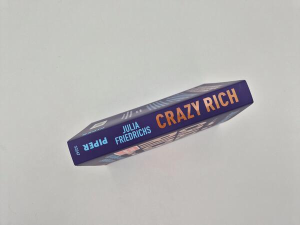 Außenansicht des Buches „Crazy Rich“