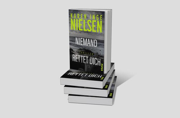 Bücherstapel des Buches „Niemand rettet dich“