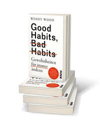 Bücherstapel des Buches „Good Habits, Bad Habits – Gewohnheiten für immer ändern“
