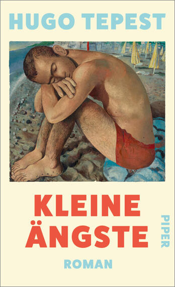 Das Buchcover zeigt ein Gemälde eines nackten, nach vorn gebeugten Mannes in roter Badehose, der mit verschränkten Armen auf Felsen am Wasser sitzt; im Hintergrund kleine Segelboote. Oben großer hellblauer Autorname „Hugo Tepest“, mittig in kräftigem Rot der Titel „Kleine Ängste“ und darunter in Hellblau das Wort „Roman“. Farbpalette: Cremegrund, Hellblau, Rot und natürliche Hauttöne; Atmosphäre nüchtern, melancholisch, introspektiv.