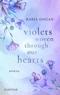 Das Buchcover zeigt auf pastellfarbenem Aquarellhintergrund in Lavendel-, Blau- und Rosatönen zarte, aquarellierte Veilchen und Ranken, die von links oben und rechts unten ins Bild wachsen. Mittig steht der Titel „violets woven through our hearts“ in eleganter, serifenbetonter Schrift, darüber der Autorenname „Rabia Doğan“ in Großbuchstaben. Unten links das Genrewort „Roman“. Atmosphäre: zart, poetisch, melancholisch.