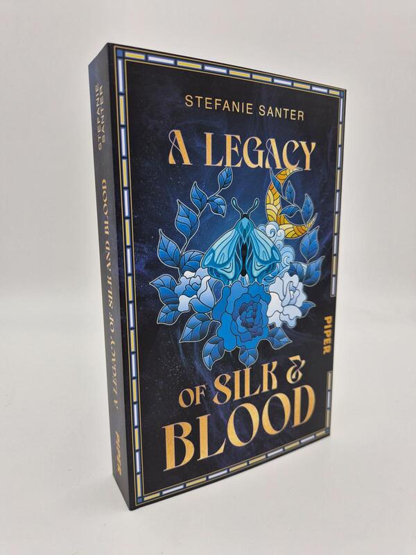 Außenansicht des Buches „A Legacy of Silk and Blood“