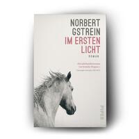 Außenansicht des Buches „Im ersten Licht“