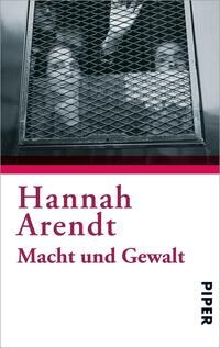 Das Buchcover zeigt eine düstere, schwarz-weiße Fotografie mit einem geschlossenen Gitter, hinter dem vage menschliche Silhouetten zu erkennen sind. Oberhalb des Bildes befindet sich ein breiter, rot eingefärbter Streifen mit dem Titel „Hannah Arendt“ in kräftiger, roter Schrift. Darunter steht der Untertitel „Macht und Gewalt“ in schlichtem Schwarz. Das Cover vermittelt eine ernste und nachdenkliche Atmosphäre, die den thematischen Inhalt des Buches reflektiert.