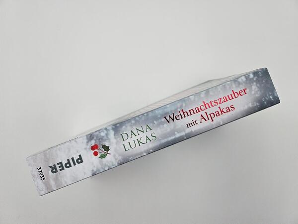 Außenansicht des Buches „Weihnachtszauber mit Alpakas“