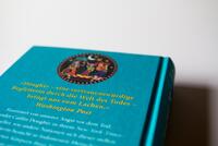 Innenansicht des Buches „Wo die Toten tanzen“