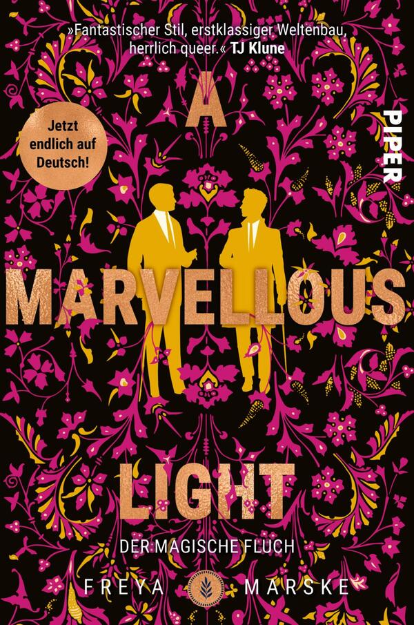Das Buchcover zeigt auf einem schwarzen Hintergrund zwei stilisierte Silhouetten von Personen in eleganter Kleidung, die in der Mitte des Covers stehen. Die Silhouetten sind in hellem Gelb gefärbt und umgeben von bunten, floralen Mustern in Pink, Lila und weiteren lebhaften Farben. Der Titel „A Marvellous Light“ ist zentral in großen, goldenen Buchstaben platziert, während der Untertitel „DER MAGISCHE FLUCH“ in kleineren, weißen Schriftzügen darunter steht. Oben links befindet sich der Hinweis „Jetzt endlich auf Deutsch!“ in hellen Buchstaben.