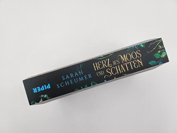 Außenansicht des Buches „Herz aus Moos und Schatten“