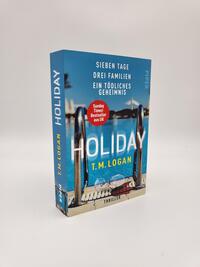 Innenansicht des Buches „Holiday – Sieben Tage. Drei Familien. Ein tödliches Geheimnis.“
