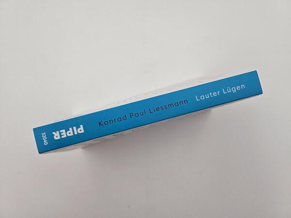 Außenansicht des Buches „Lauter Lügen“