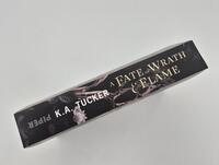 Außenansicht des Buches „A Fate of Wrath & Flame“