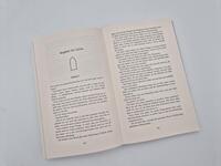 Außenansicht des Buches „A Legacy of Silk and Blood“