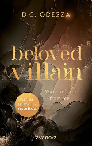 Das Buchcover zeigt einen dunklen, organischen Hintergrund in sanften, fließenden Formen, die an Lava oder Wasser erinnern. Im oberen Teil ist der Titel „beloved villain“ in geschwungener, goldener Schrift dargestellt. Darunter steht der Untertitel „You can’t run from me“ in schlichter, weißer Schrift. Der Name des Autors „D.C. ODESZA“ erscheint oben auf dem Cover. Ein gelber Button am unteren Rand enthält den Text „ENGLISH EDITION BY everlove“. Die Atmosphäre vermittelt eine Mischung aus Mystik und Dramatik.