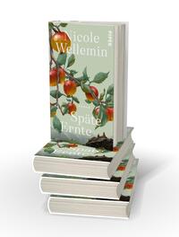 Bücherstapel des Buches „Späte Ernte“