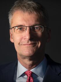 Elmar Theveßen