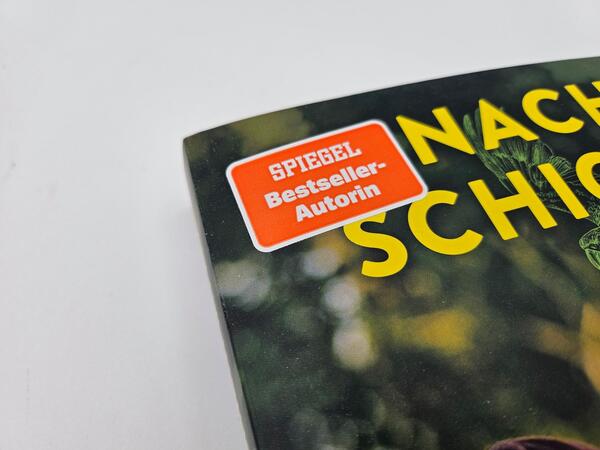 Innenansicht des Buches „Nachtschicht mit Aras“