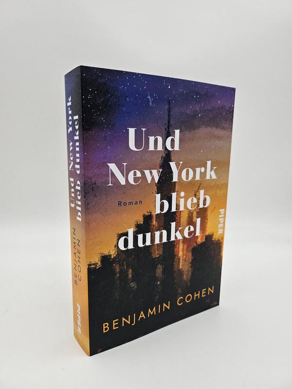 Außenansicht des Buches „Und New York blieb dunkel“