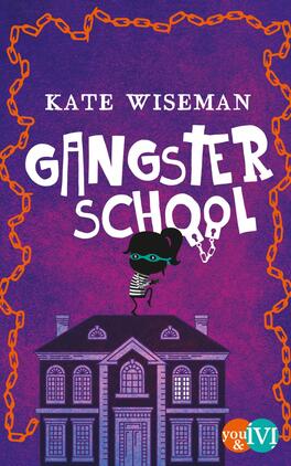 Das Buchcover zeigt ein lebhaftes, lila Hintergrunddesign mit orangefarbenen Kettenmustern, die den oberen Rand umrahmen. In der Mitte des Covers steht der Titel „Gangster School“ in einer verspielten, weißen Schrift, die an ein Comic-Design erinnert. Darunter befindet sich der Name der Autorin Kate Wiseman in einer schlichten, weißen Schrift. Ein kleines, cartoonhaftes Mädchen in gestreiftem Outfit und Maske, das auf einem Gebäude steht, verleiht der Szene eine humorvolle Note.