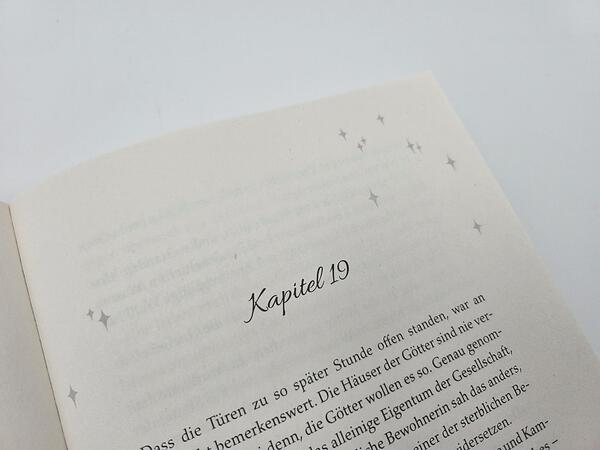 Innenansicht des Buches „Mortal Follies“