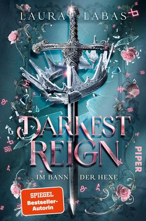 Das Buchcover zeigt einen glitzernden, silbernen Schwert mit einer Krone, die darüber schwebt, vor einem tiefblauen Hintergrund. Um das Schwert sind filigrane, dekorative Elemente und rosa Rosen angeordnet. Im Vordergrund steht der Titel „DARKEST REIGN“ in großen, pinken Buchstaben, gefolgt von dem Untertitel „IM BANN DER HEXE“ in kleinerer Schrift. Der Autorinnenname „Laura Labas“ befindet sich oben auf dem Cover. Ein roter Button mit dem Text „SPIEGEL Bestseller-Autorin“ ist unten links platziert.