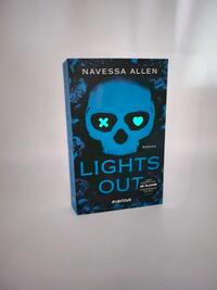 Außenansicht des Buches „Lights Out“