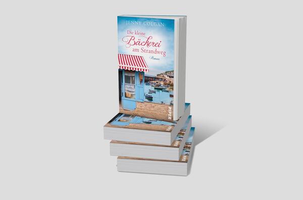 Bücherstapel des Buches „Die kleine Bäckerei am Strandweg“