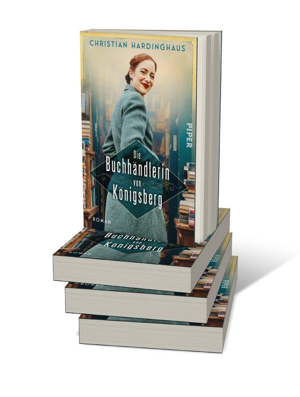 Bücherstapel des Buches „Die Buchhändlerin von Königsberg“