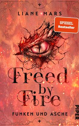 Freed by Fire Das Buchcover zeigt eine dramatische, feurige Farbpalette mit dominierenden Rottönen und tiefen Schwarzen. Im Zentrum befindet sich ein eindringliches, stilisiertes Auge, umgeben von flammenden und schimmernden Elementen. Der Titel „Freed by Fire“ ist in einer eleganten, geschwungenen Schrift grau und gut lesbar platziert, während der Untertitel „Funken und Asche“ in kleinerer, schlichterer Typografie darunter steht. Oben ist der Autorennamen „Liane Mars“ abgebildet.