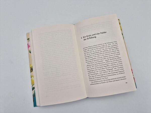 Außenansicht des Buches „Alt genug, um jung zu bleiben“