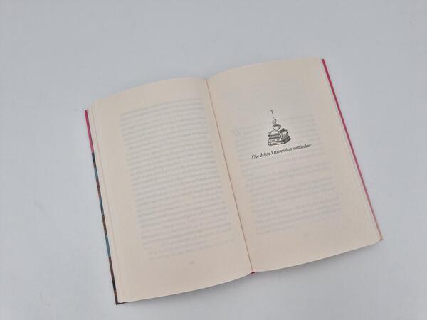 Außenansicht des Buches „Blätterrascheln in der Freitagsbuchhandlung“