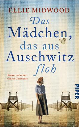Das Buchcover zeigt oben den Autorennamen Ellie Midwood in roter Großschrift, darunter den Titel „Das Mädchen, das aus Auschwitz floh“ in großer blauer Seriftypografie, darunter klein die Zusatzzeile „Roman nach einer wahren Geschichte“. Vor einem sandig-beigen bis blassblauen Himmel steht eine Frau in 1940er-Kleidern mit dem Rücken zur Betrachterin, im Vordergrund Stacheldrahtzäune und Wachtürme; ein Schmetterling neben dem Titel vermittelt stille Hoffnung.