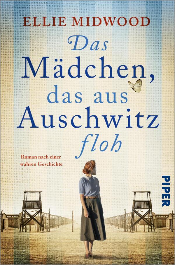 Das Buchcover zeigt oben den Autorennamen Ellie Midwood in roter Großschrift, darunter den Titel „Das Mädchen, das aus Auschwitz floh“ in großer blauer Seriftypografie, darunter klein die Zusatzzeile „Roman nach einer wahren Geschichte“. Vor einem sandig-beigen bis blassblauen Himmel steht eine Frau in 1940er-Kleidern mit dem Rücken zur Betrachterin, im Vordergrund Stacheldrahtzäune und Wachtürme; ein Schmetterling neben dem Titel vermittelt stille Hoffnung.