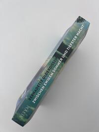 Innenansicht des Buches „Zwischen ewigem Sommer und tiefster Nacht“