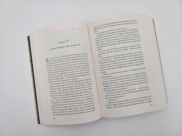 Außenansicht des Buches „König der Turniere“