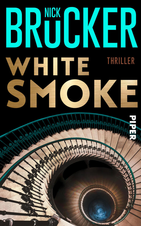 Das Buchcover zeigt eine spiralförmige Treppe von oben fotografiert, die sich ins Dunkel senkt; oben dominieren ein schwarzer Hintergrund und großformatige türkisfarbene Autorennamen „Nick Brucker“, darunter der goldene Schriftzug „WHITE SMOKE“ und klein das Wort „THRILLER“. Farben: Schwarz, Türkis, Gold und braune Stufen. Atmosphärisch wirkt das Cover düster, gespannt und geheimnisvoll. Verlagslogo nicht beschrieben.