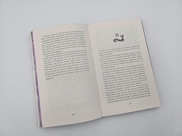 Außenansicht des Buches „All the Tides of Fate“